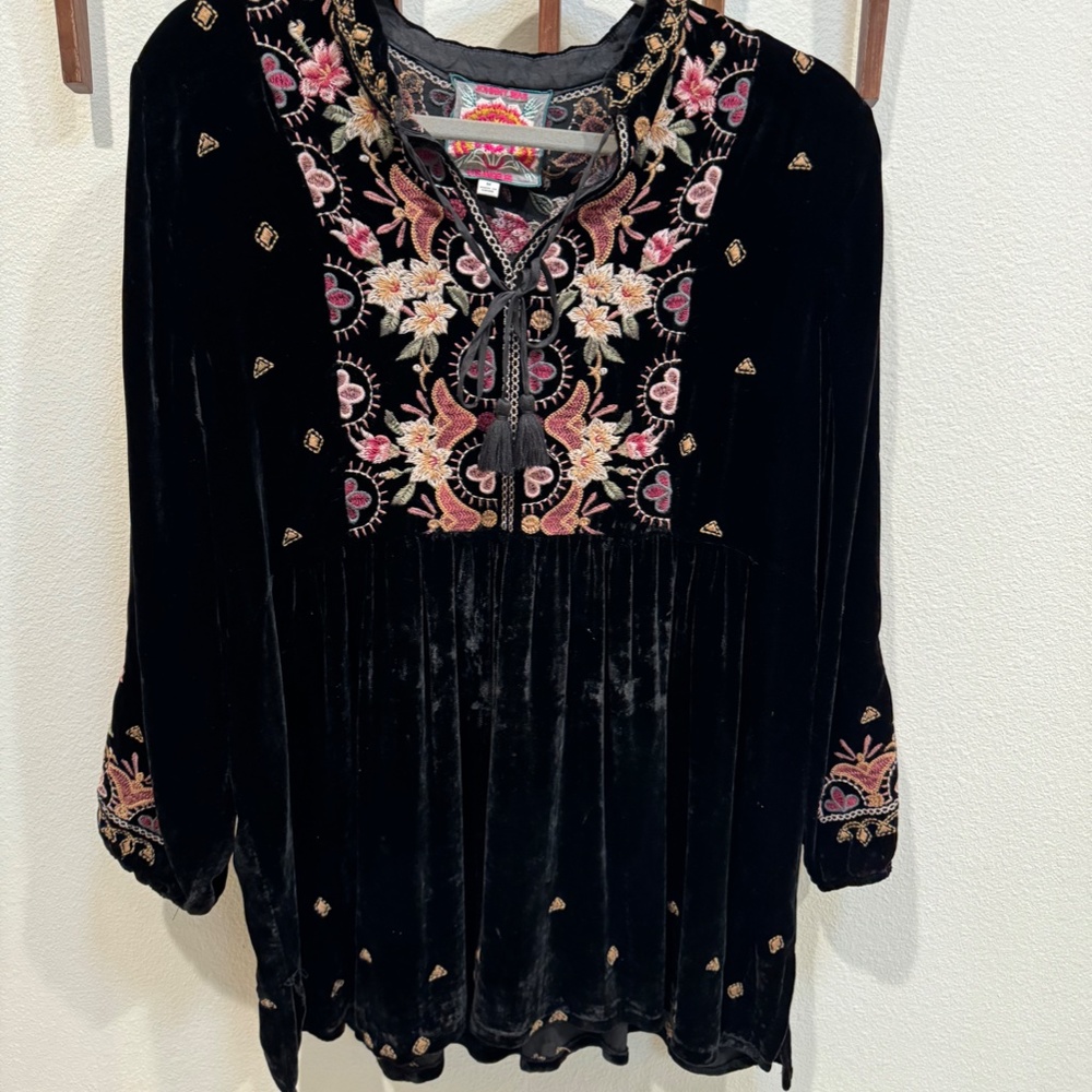 Johnny Was Embroidery/Velvet blouse M